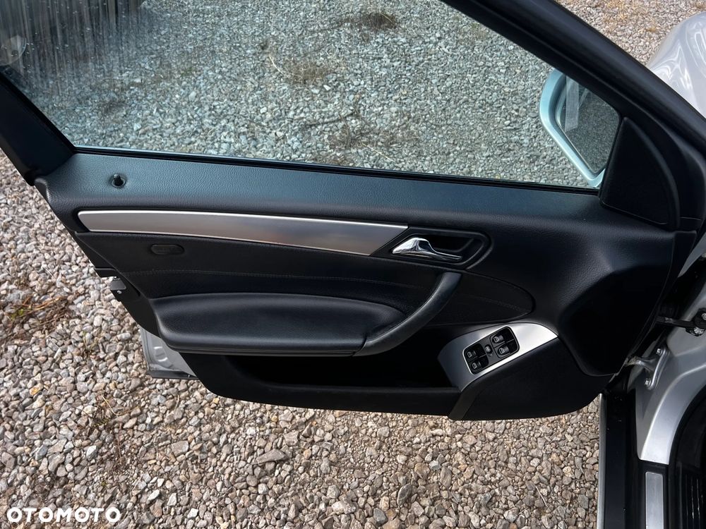 Mercedes-Benz Klasa C 220 CDI Automatik Avantgarde Sport Edition - 26