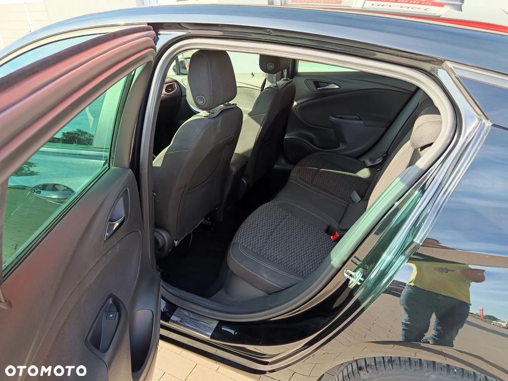 Opel Astra 1.6 D (CDTI) Dynamic - 32