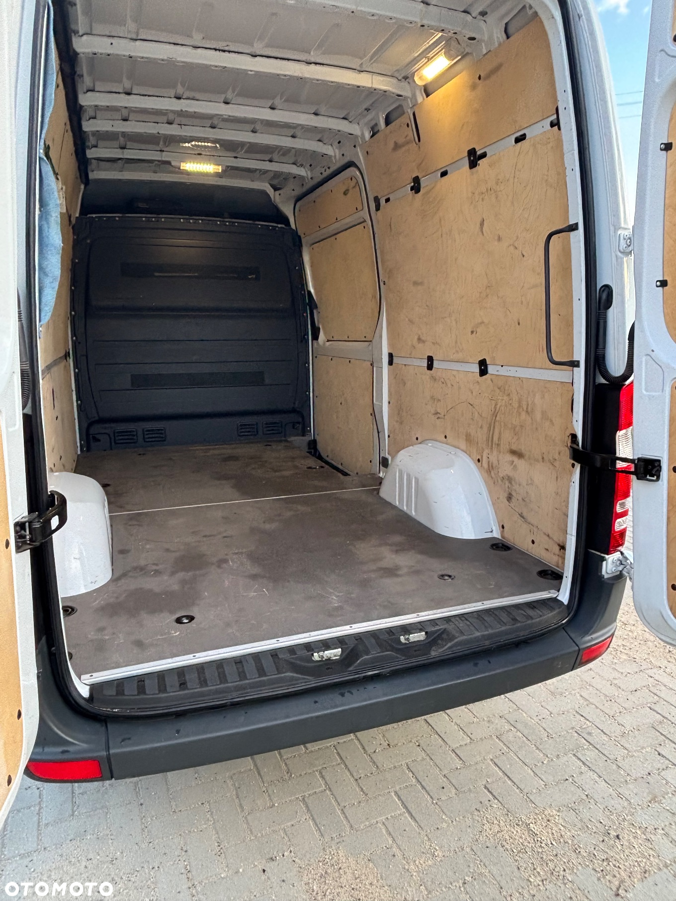 Mercedes-Benz SPRINTER L2H2 - 4