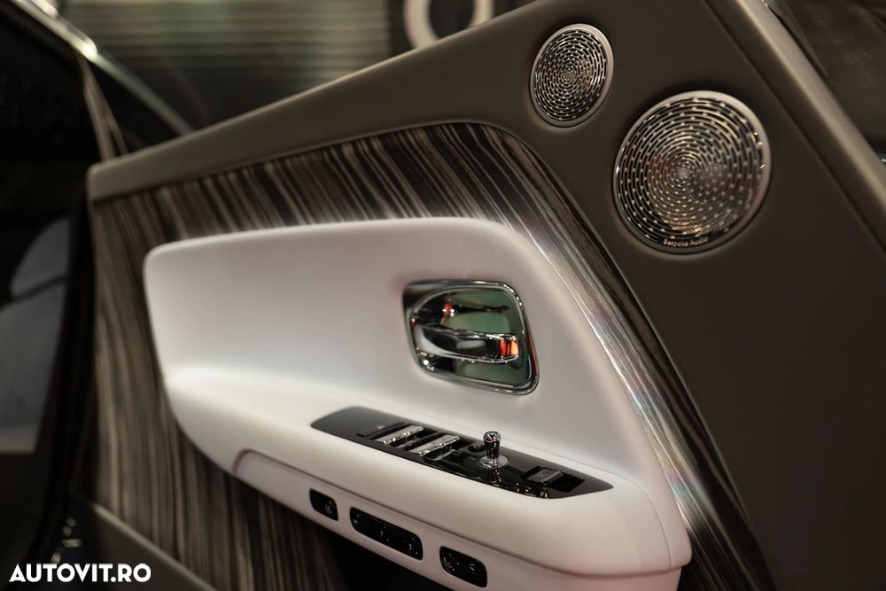 Rolls-Royce Spectre - 23