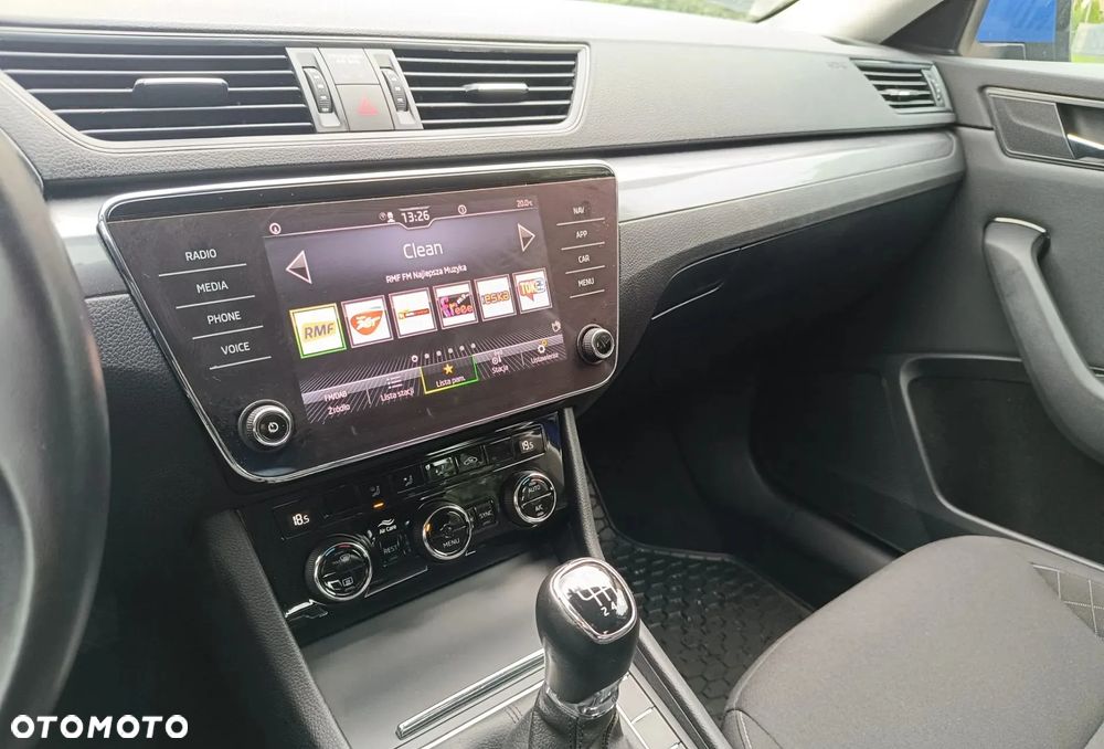 Skoda Superb 2.0 TDI Ambition - 29