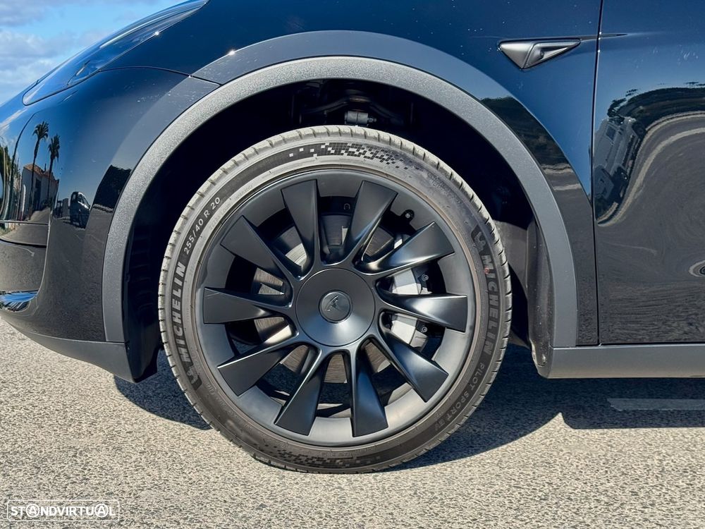 Tesla Model Y Long-Range RWD - 8