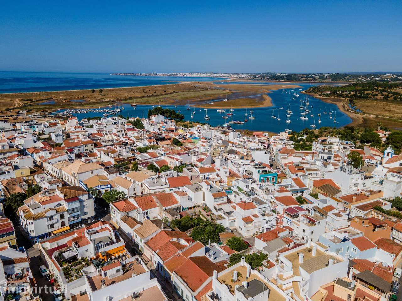 No coração do centro histórico de Alvor, fantástica moradia T3 com loj - Grande imagem: 2/50