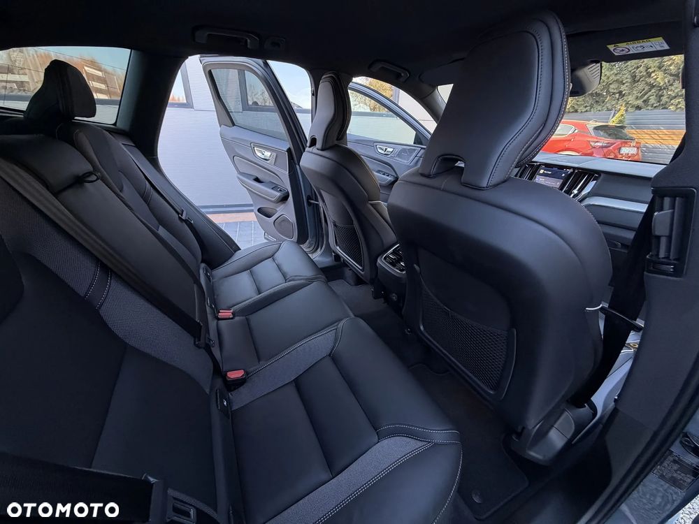Volvo XC 60 B4 D Essential - 17
