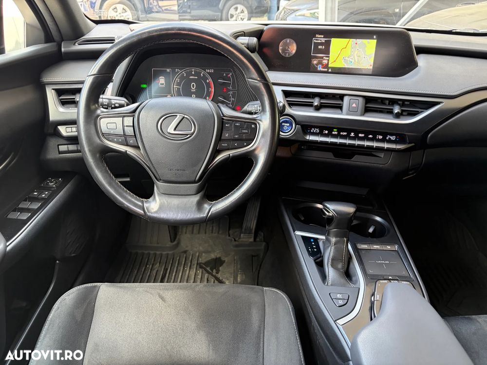 Lexus UX 250h Business Edition - 24