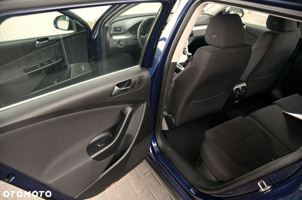 Volkswagen Passat - 14