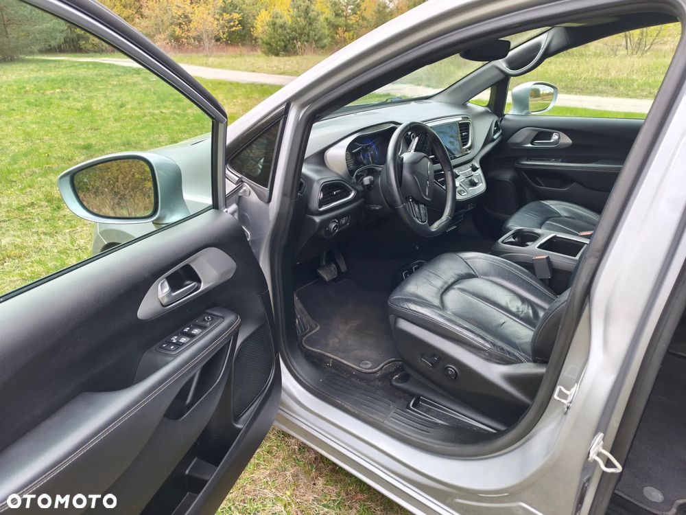 Chrysler Pacifica - 22
