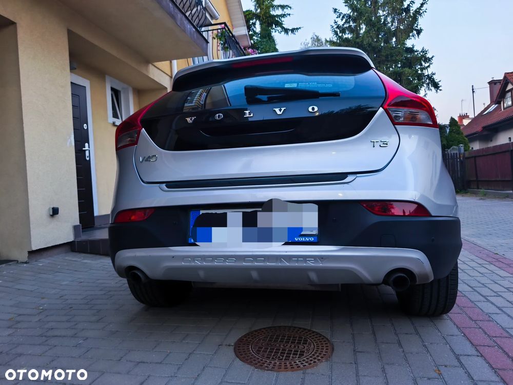 Volvo V40 Cross Country T3 Drive-E Ocean Race - 3