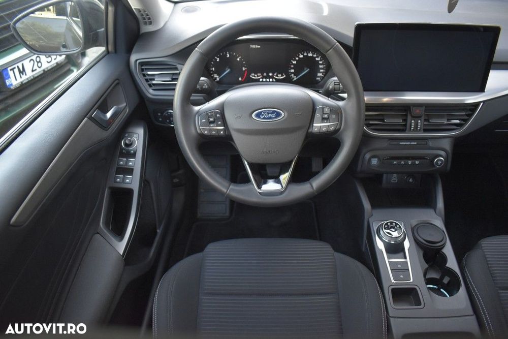 FORD Focus 2023 — imagine 10