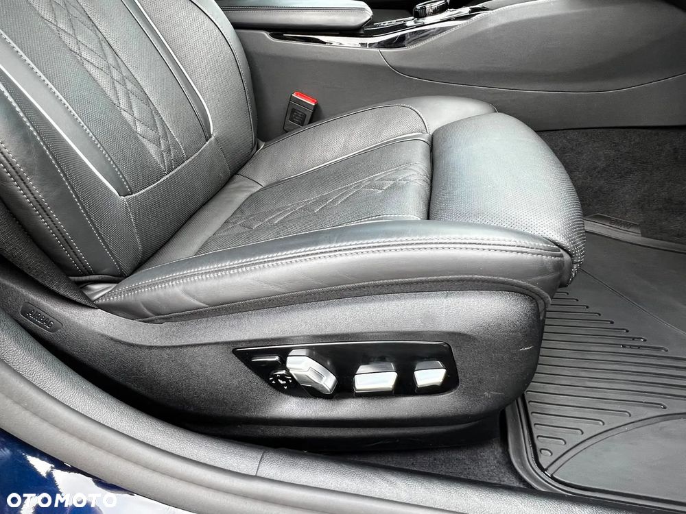 BMW Seria 5 M550i xDrive - 26