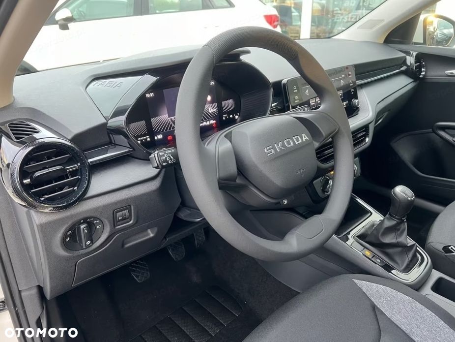 Skoda Fabia 1.0 Essence - 8