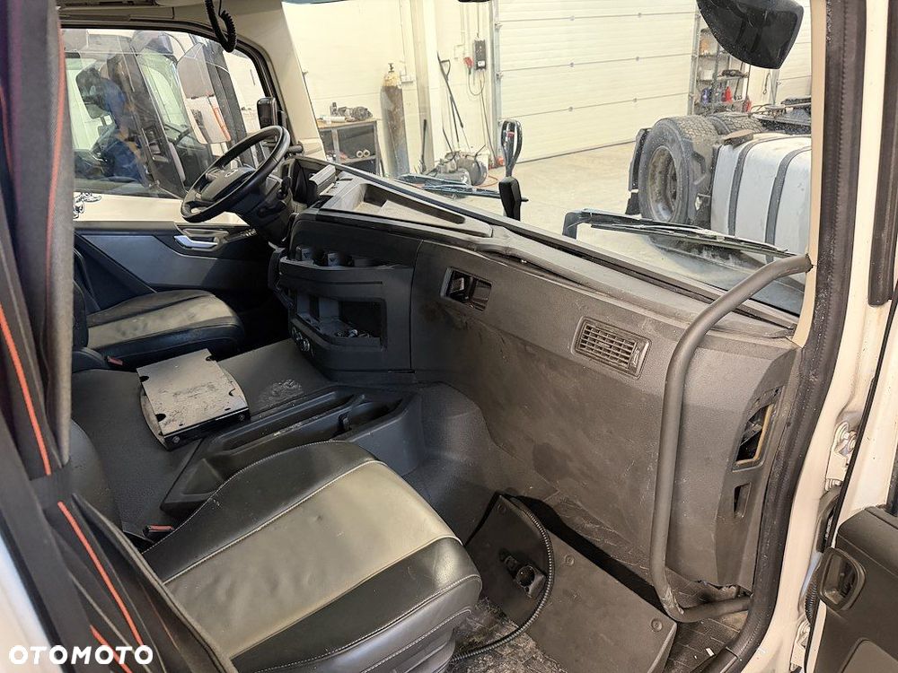 KABINA KOMPLETNA VOLVO GLOBETROTTER FM5 EURO6 - 8