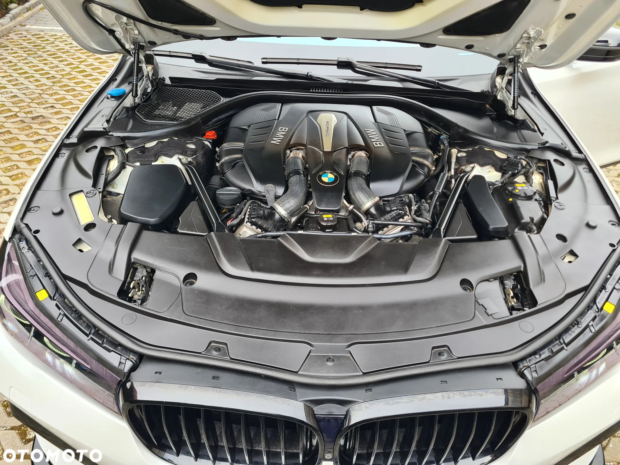 BMW Seria 7 750i xDrive - 13