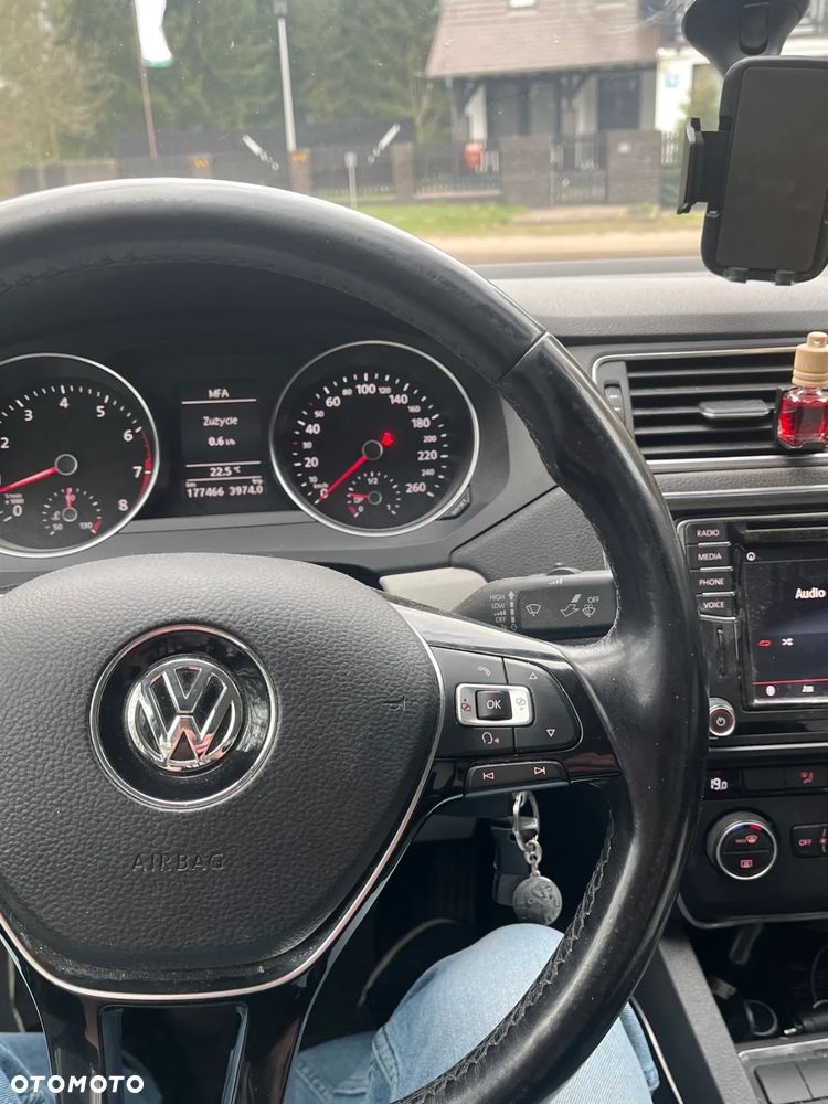 Volkswagen Jetta - 13