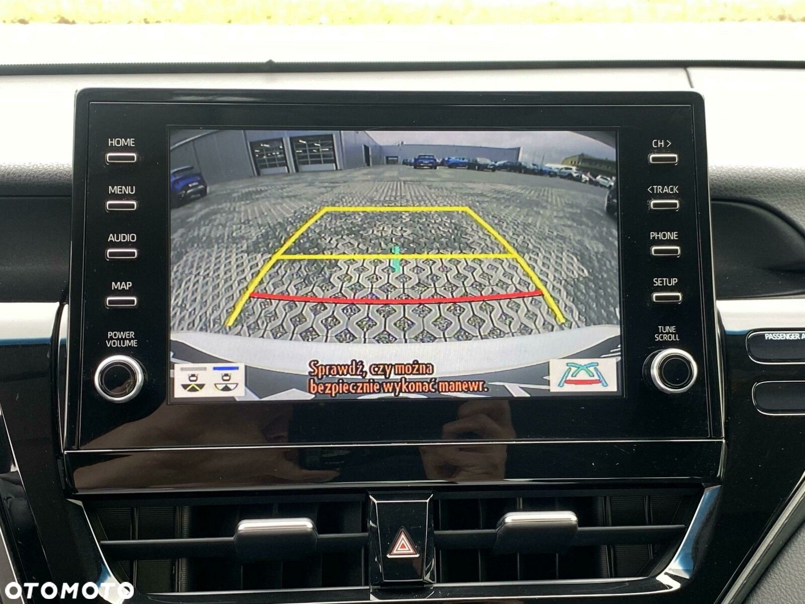 Toyota Camry - 18