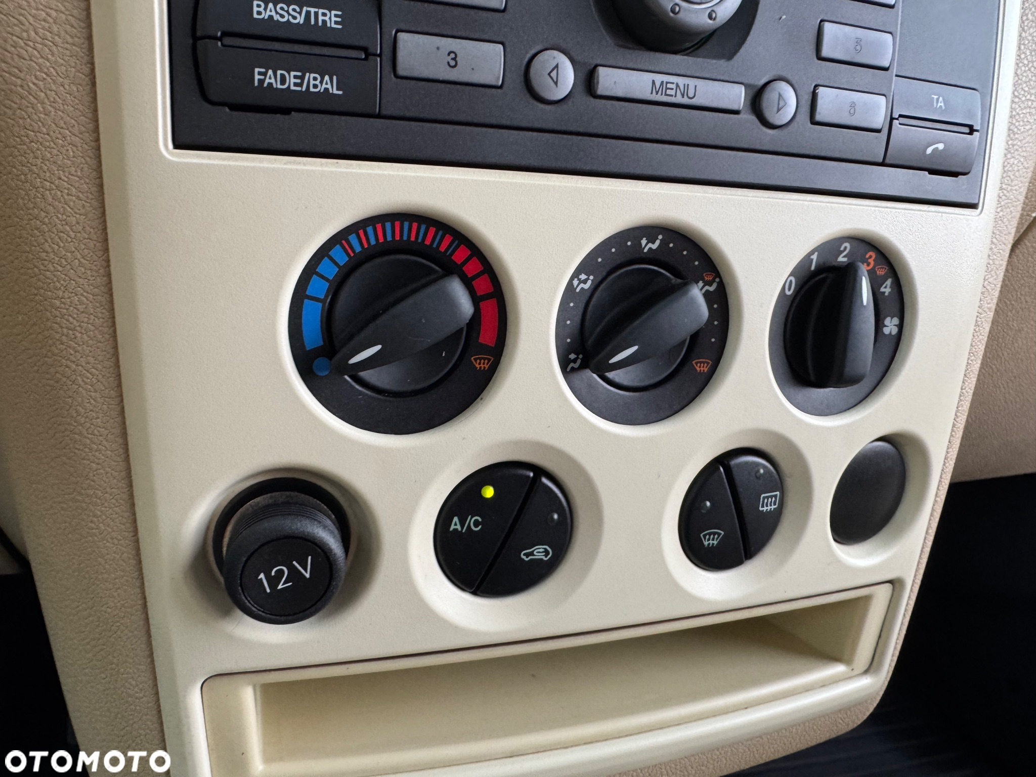 Ford Tourneo Connect - 22