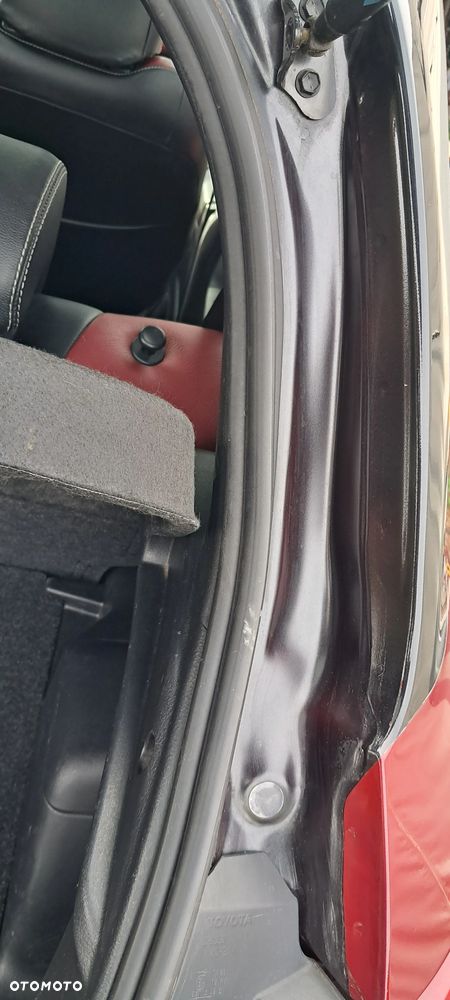 Toyota Yaris Hybrid 100 Selection Platinum - 34