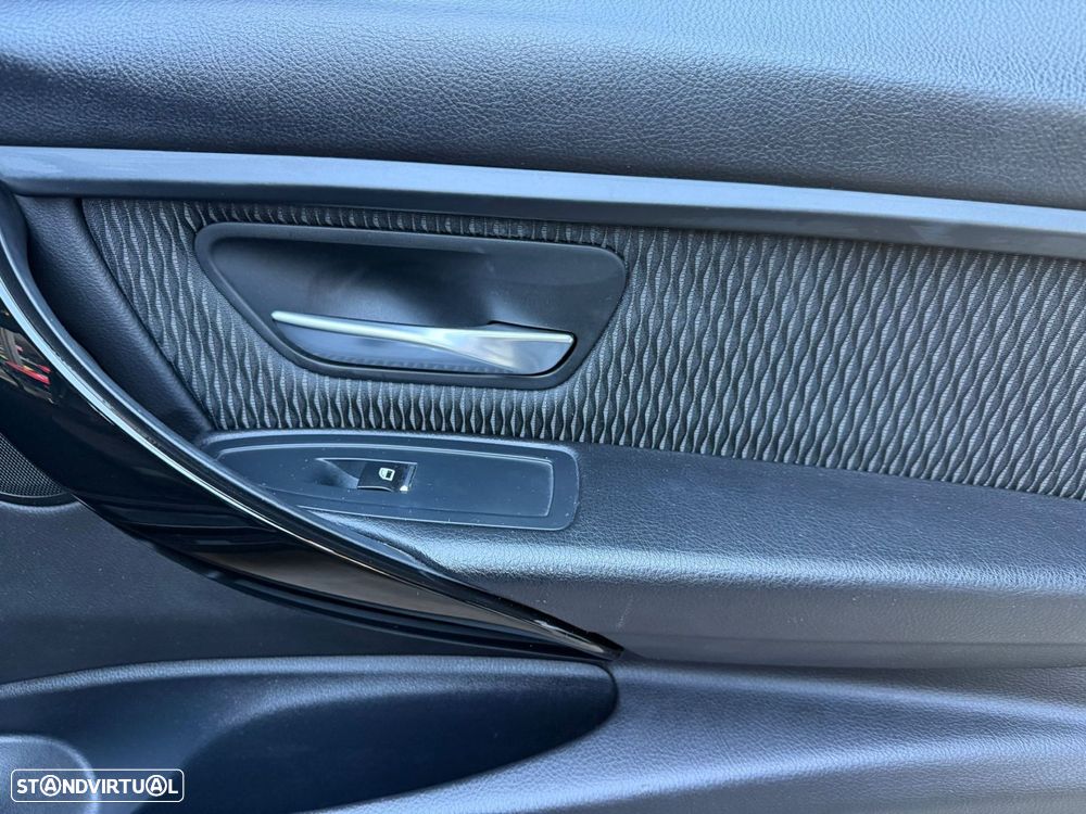 BMW 320 d Aut. Sport Line - 24