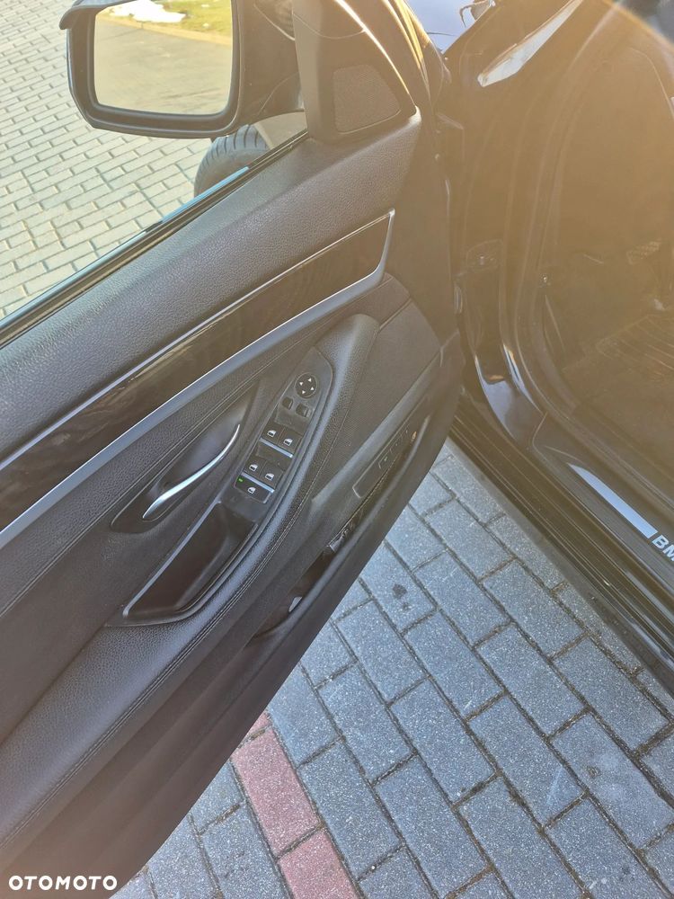 BMW Seria 5 528i Luxury Line - 3