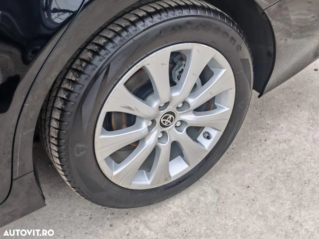 Toyota Camry 2.5 Hybrid Business - 33