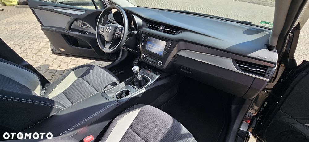 Toyota Avensis 2.0 D-4D Selection - 20