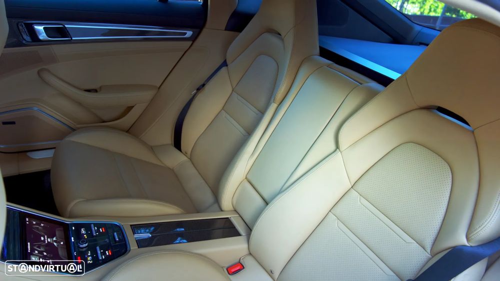 Porsche Panamera 4 S - 48