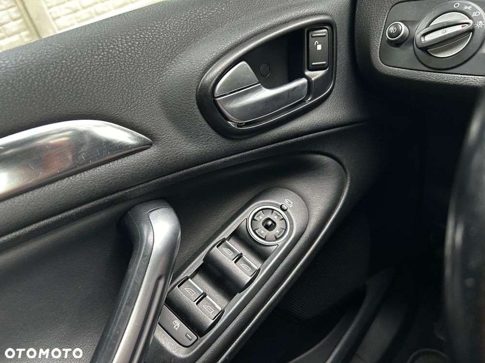 Ford S-Max 2.0 TDCi DPF Titanium X - 33