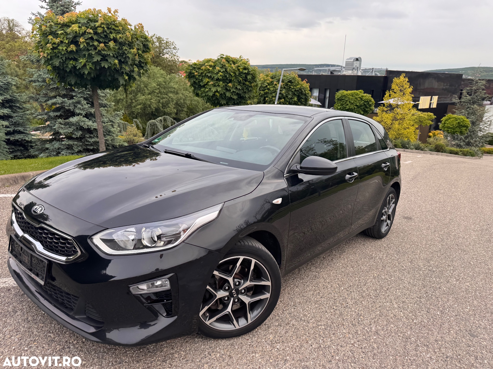 Kia Ceed 1.6 CRDi (48V Mild-Hybrid) DCT7 Vision - 33