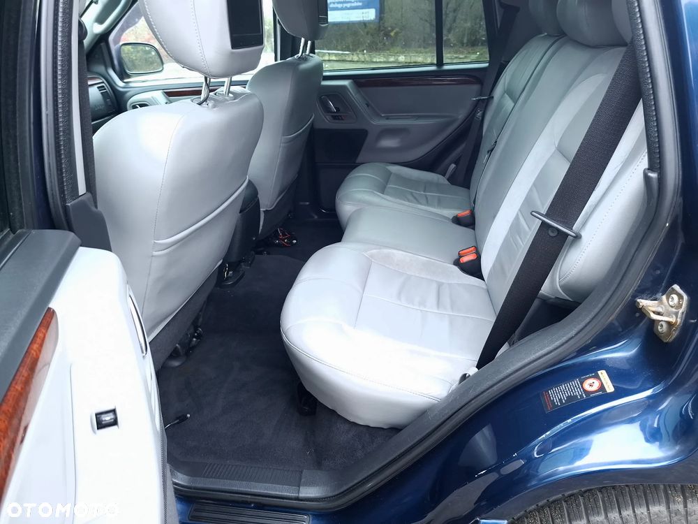 Jeep Grand Cherokee - 29