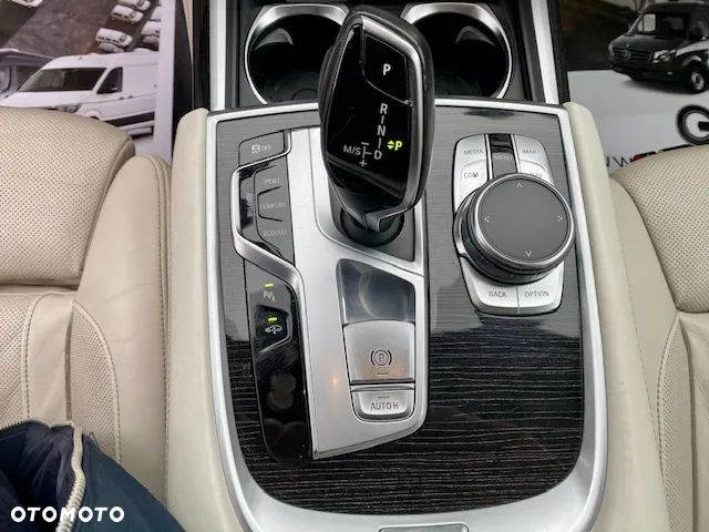 BMW Seria 7 750d xDrive - 12