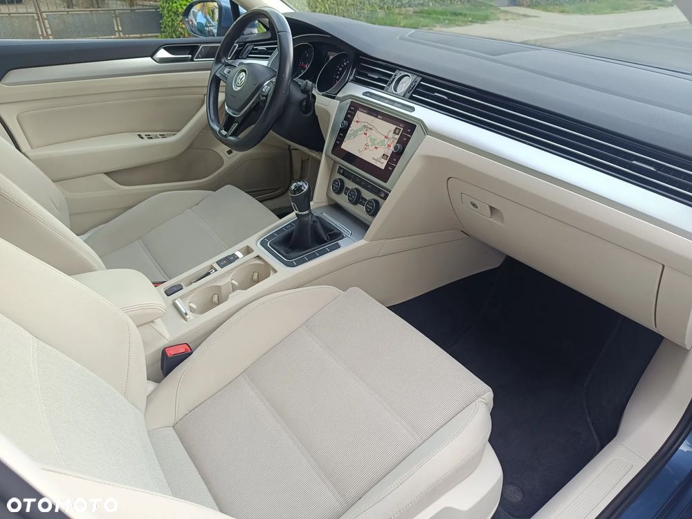 Volkswagen Passat Variant 2.0 TDI BMT Comfortline - 23