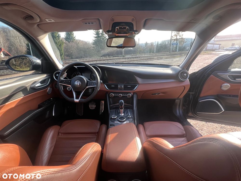 Alfa Romeo Giulia 2.0 Turbo 16V AT8 Veloce Ti - 9