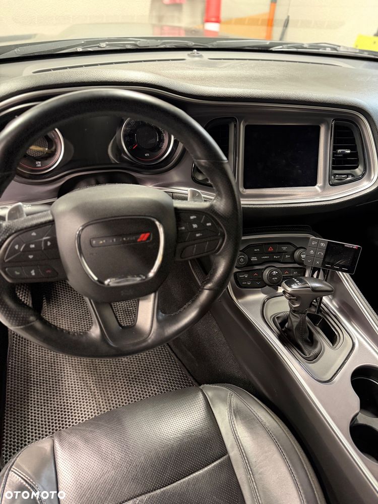 Dodge Challenger 6.4 Scat Pack - 6