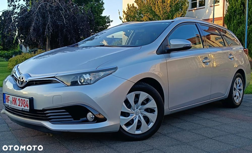 Toyota Auris 1.6 D-4D Executive - 9