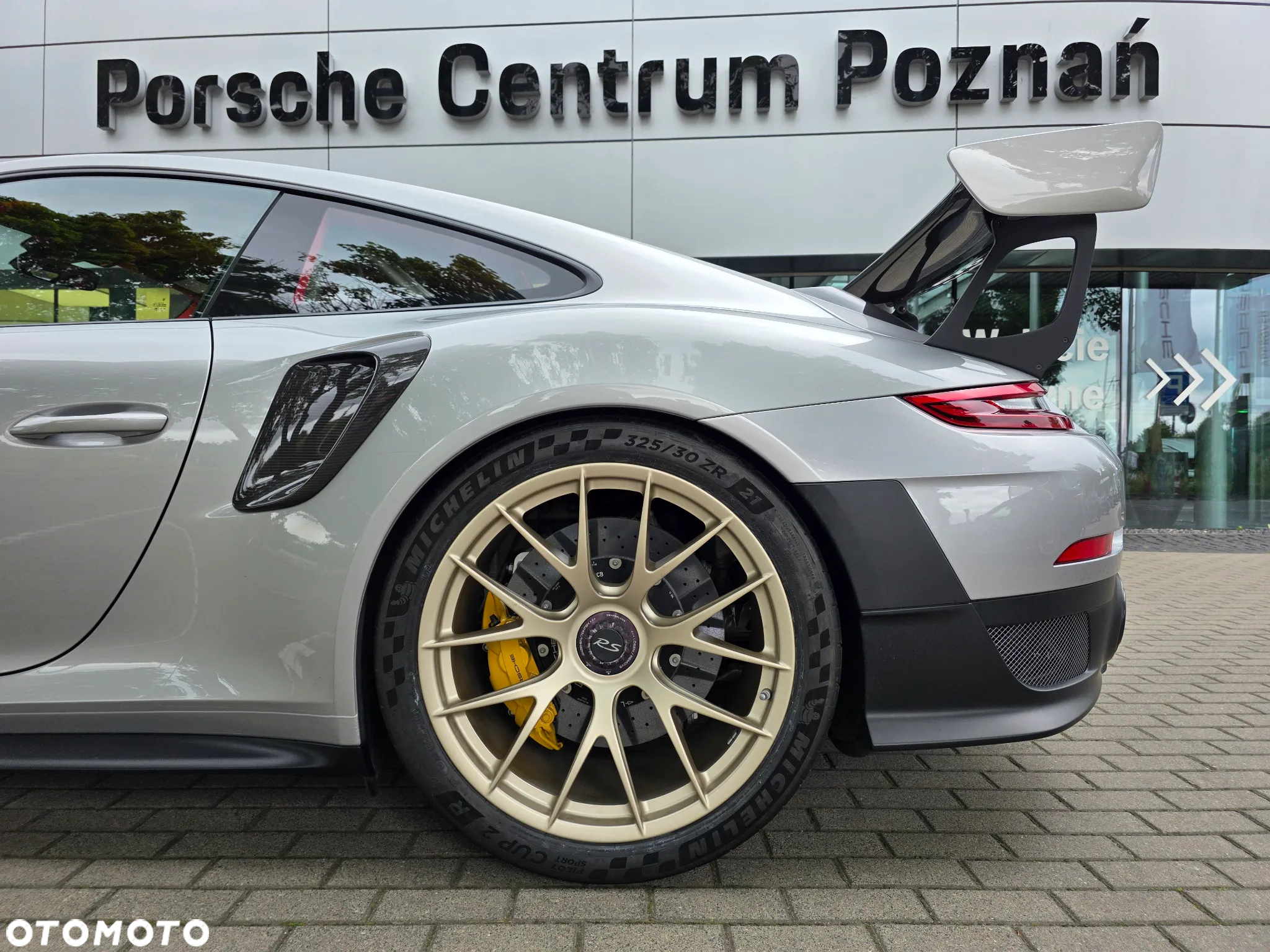 Porsche 911 GT2 RS - 10