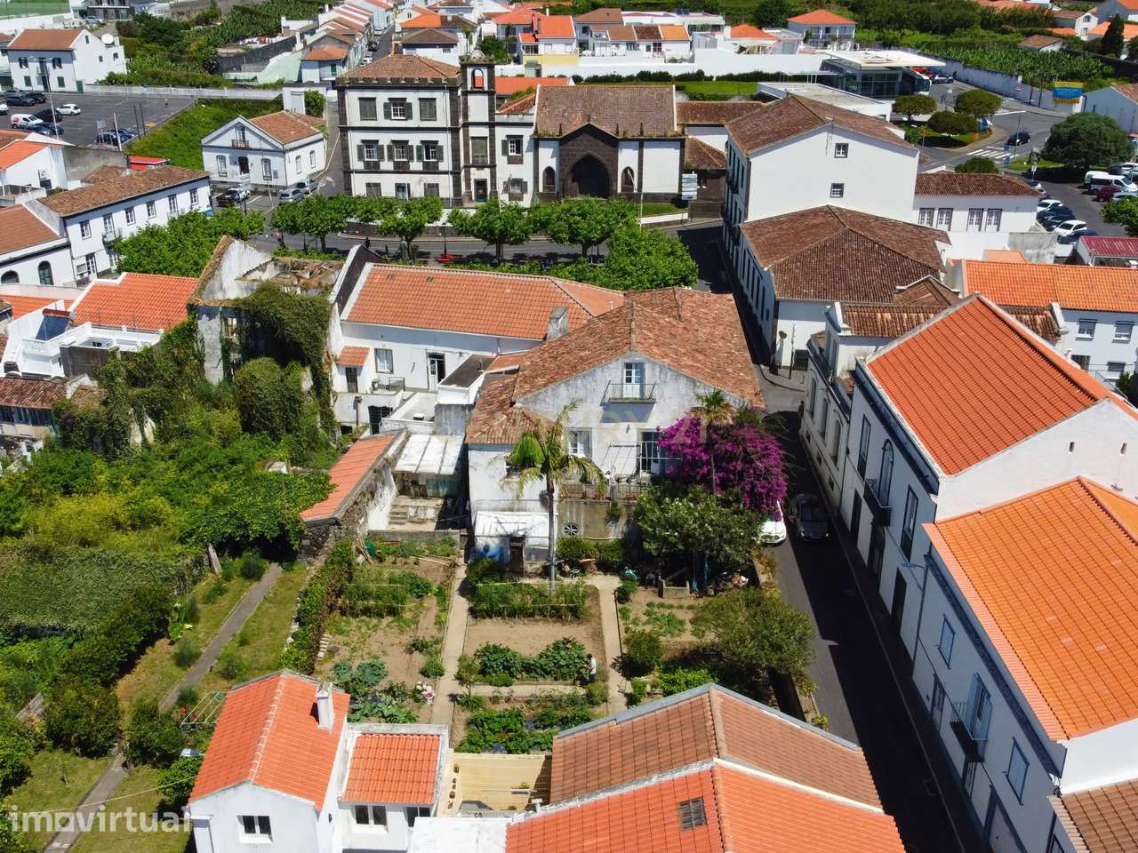 Edifício em Praça Histórica | Vila Franca do Campo - Grande imagem: 3/27