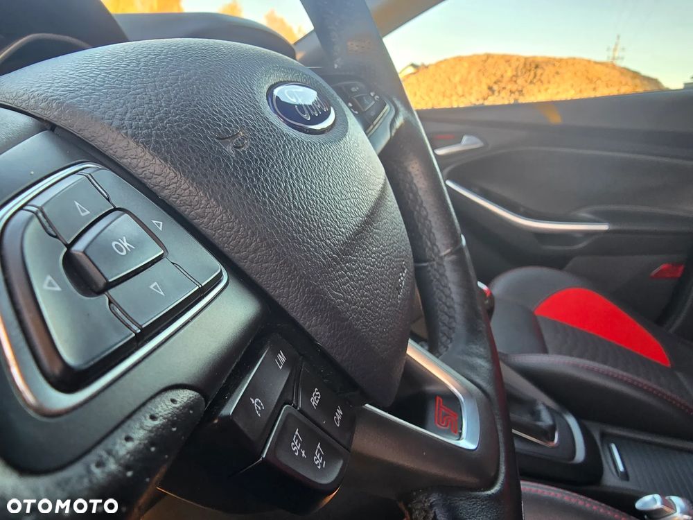 Ford Focus 2.0 EcoBoost ST mit Leder-Exclusiv-Paket - 11