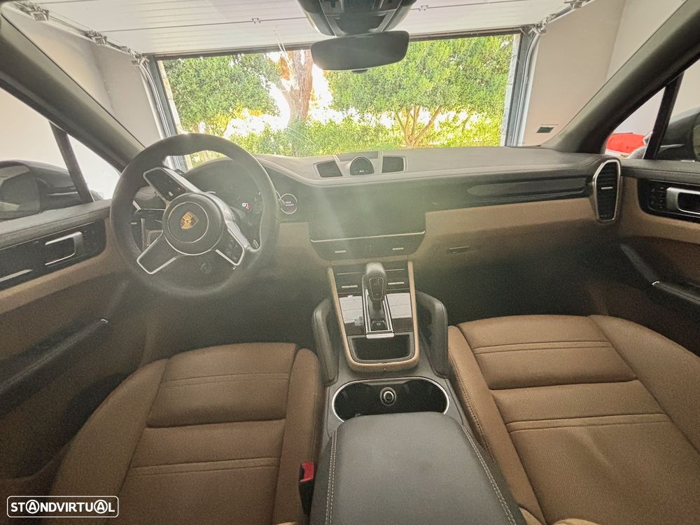 Porsche Cayenne E-Hybrid - 2