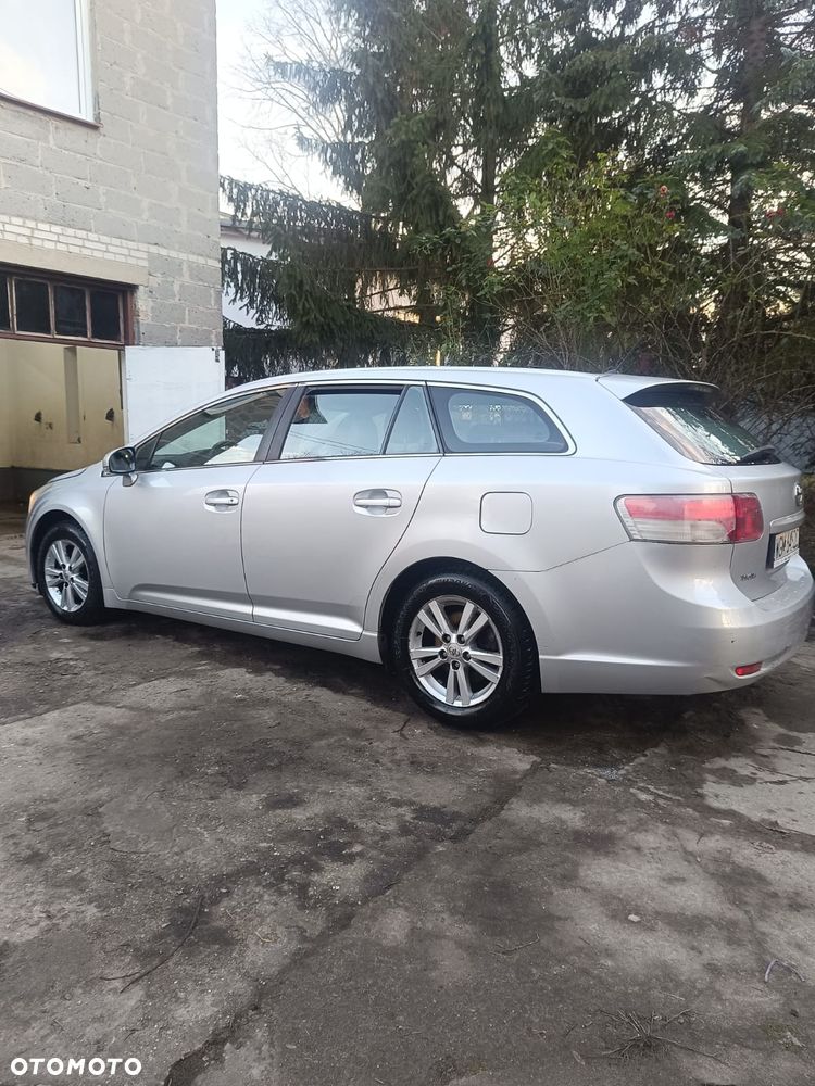Toyota Avensis 2.0 D-4D Luna - 6