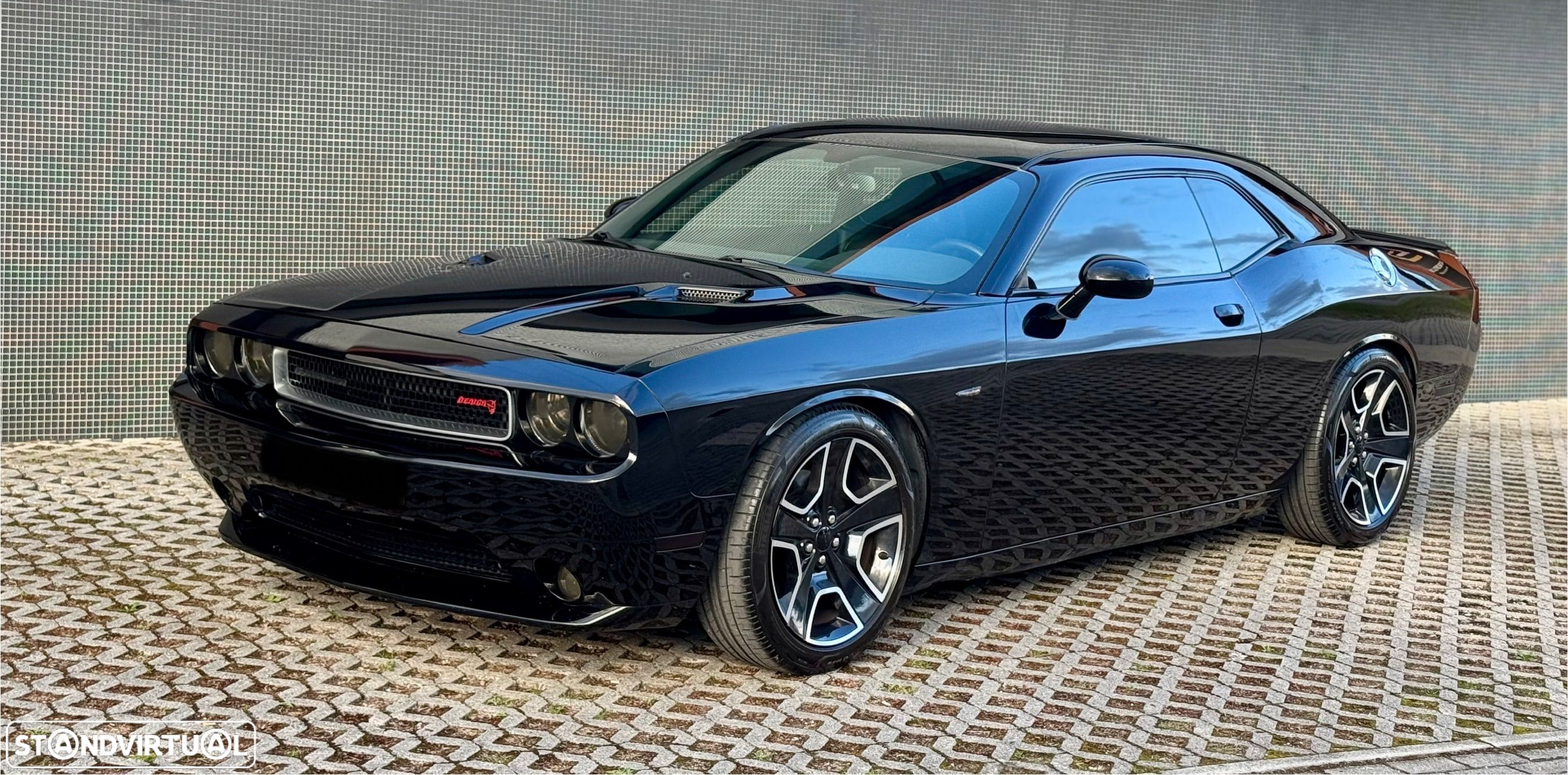 Dodge Challenger Auto SXT Plus - 1