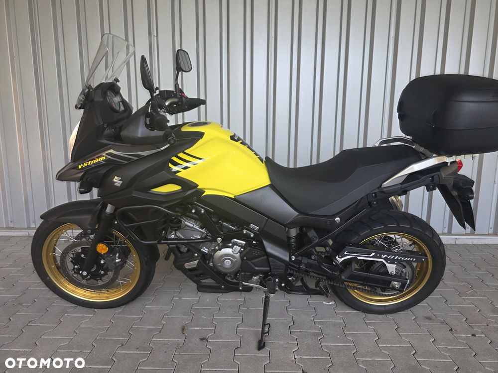 Suzuki V-STROM - 10
