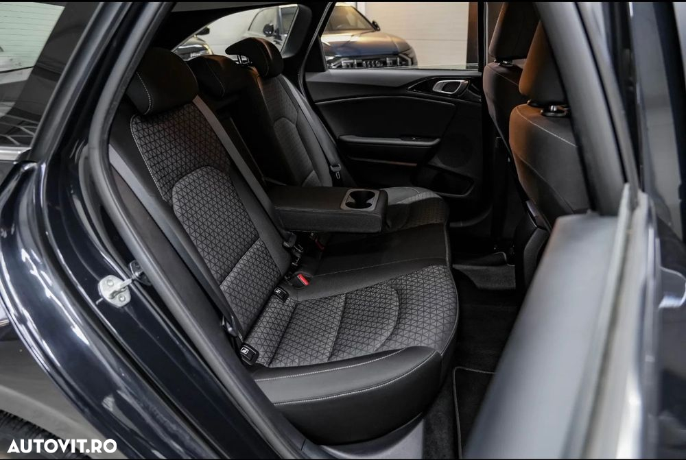 Kia Ceed 1.6 CRDi (48V Mild-Hybrid) DCT7 Spirit - 7