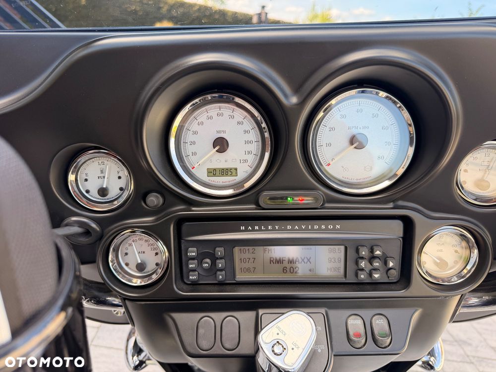 Harley-Davidson Touring Street Glide - 14