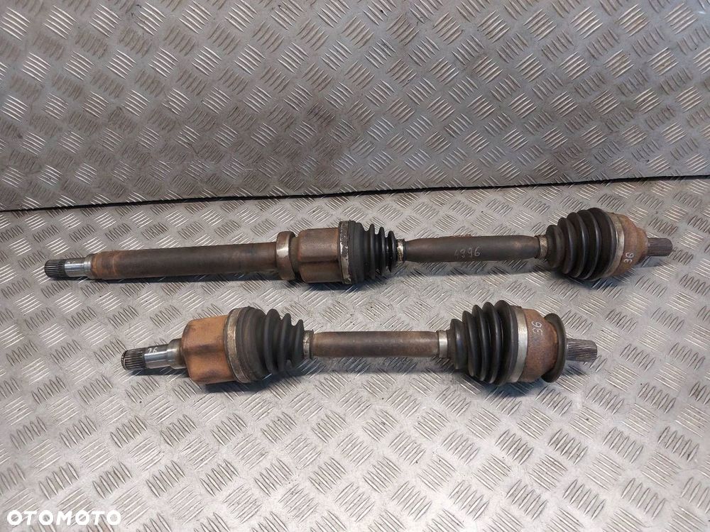 PÓŁOŚ LEWY PRZÓD + PRAWY PRZÓD VOLVO C30 I 2.0 HDI - 1