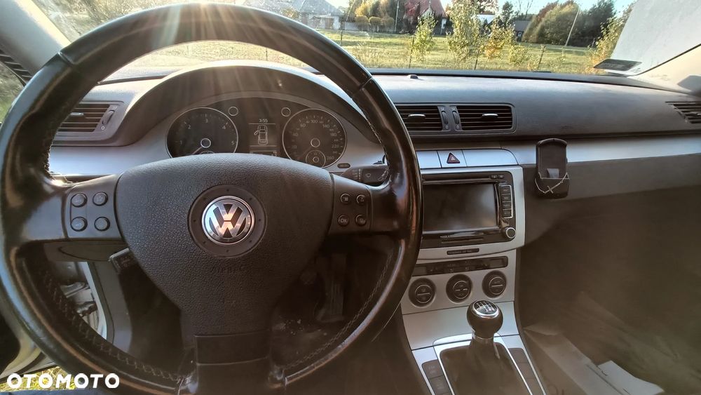 Volkswagen Passat - 12