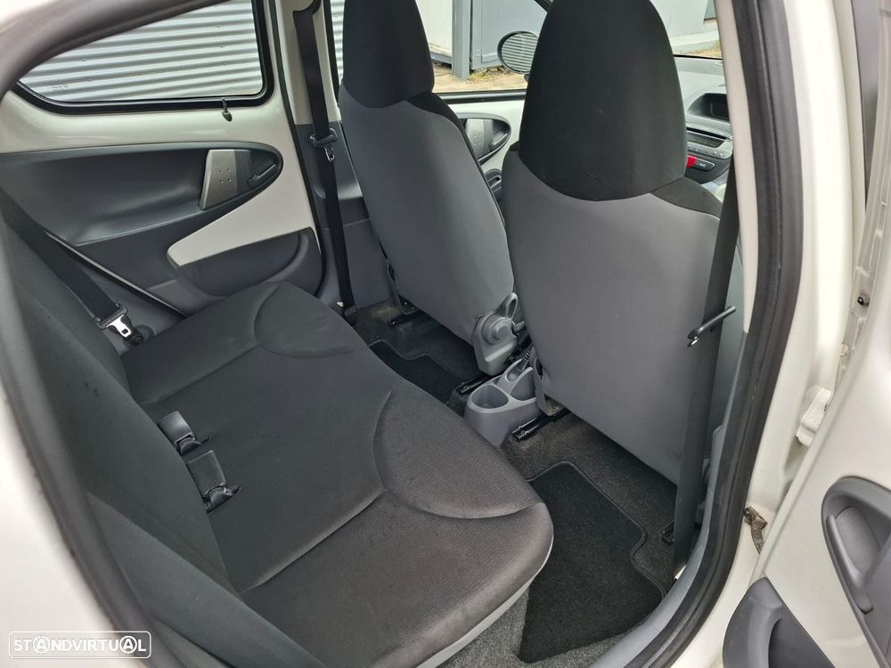 Toyota Aygo 1.0 - 23