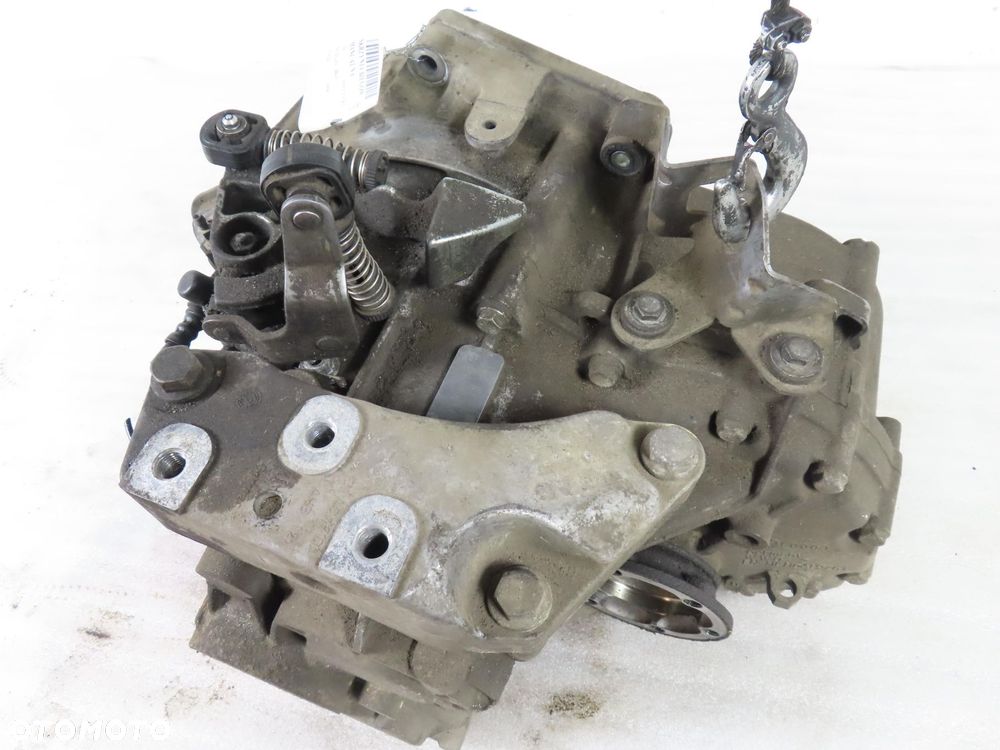 SKRZYNIA BIEGÓW VW GOLF V 2.0 TDI GRF - 2