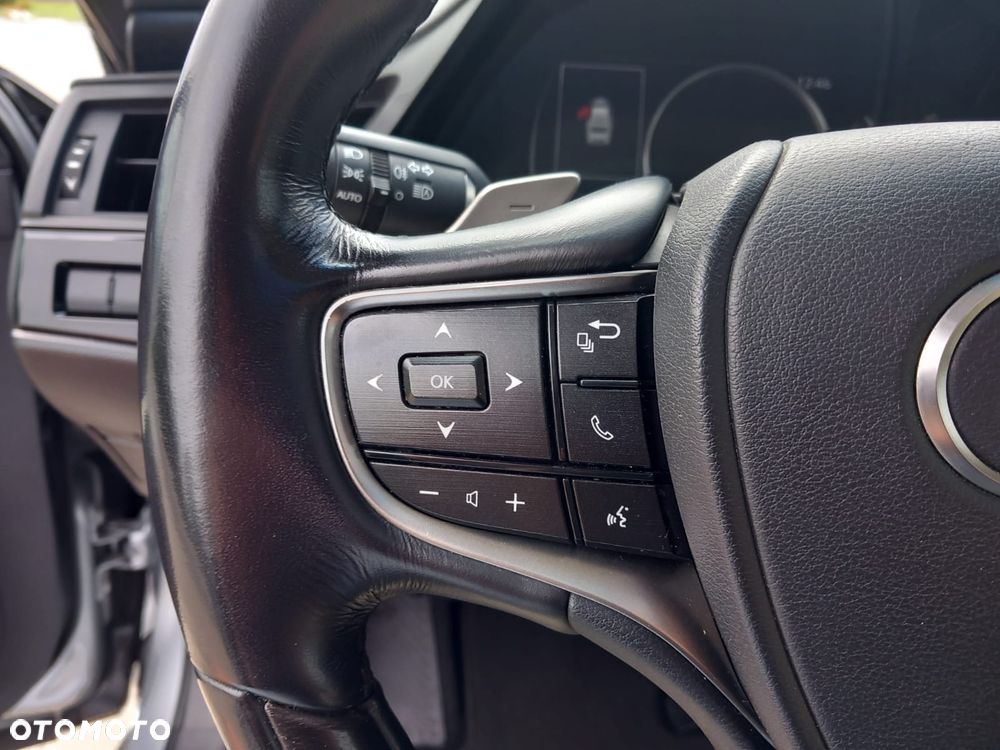 Lexus ES 300h Prestige - 22