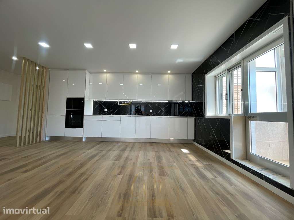 Apartamento T4 com garagem fechada no centro da Póvoa de Varzim - Grande imagem: 4/31