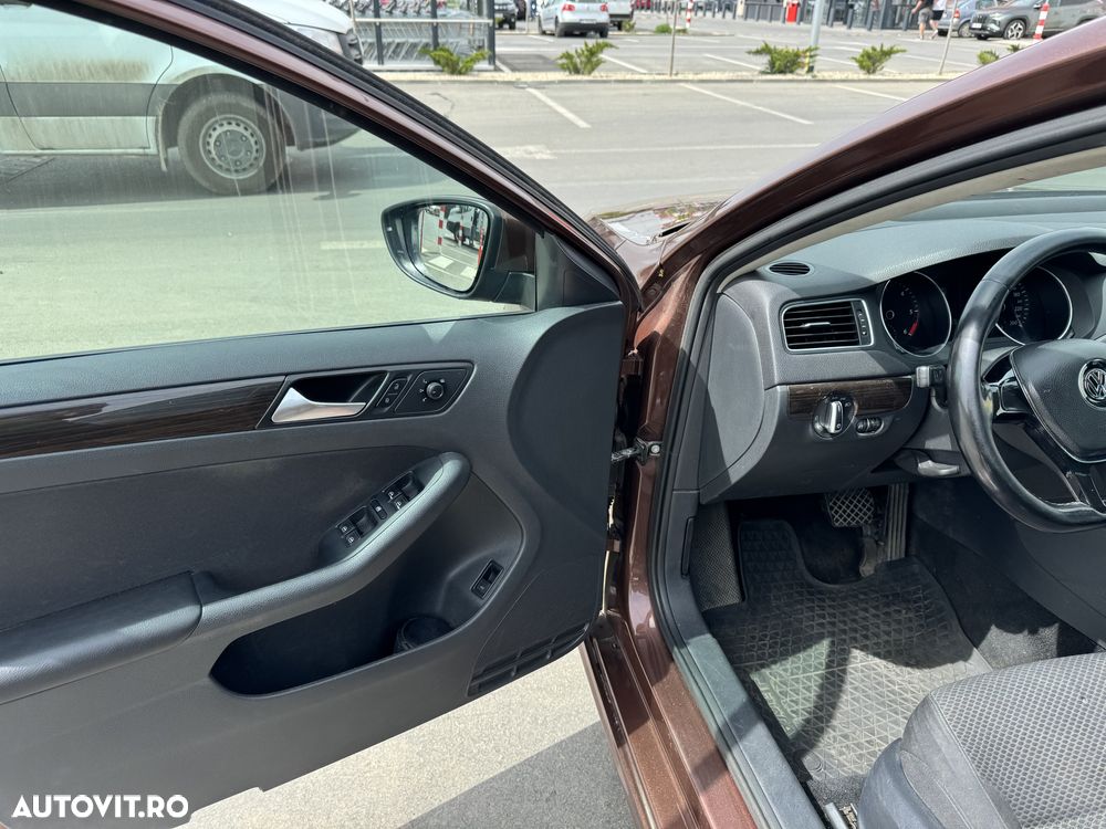 Volkswagen Jetta 2.0 TDI DSG Comfortline - 8
